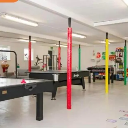 Дом отдыха Large Activity House With Free Waterpark And Bowling Хенне-Странн